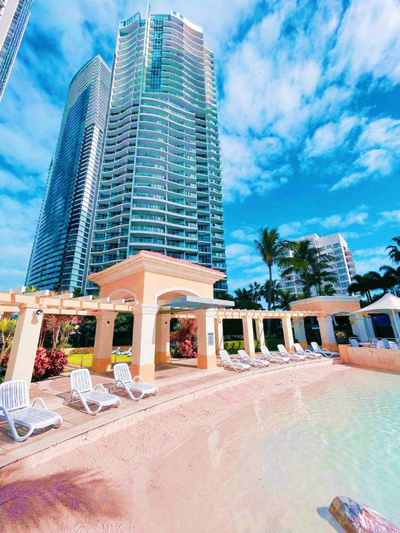 Towers of Chevron Renaissance Resort Apartment